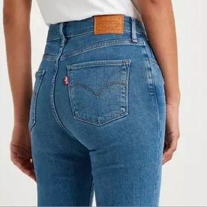 Levi’s 721 High Rise Skinny in Rio Hustle Light Wash